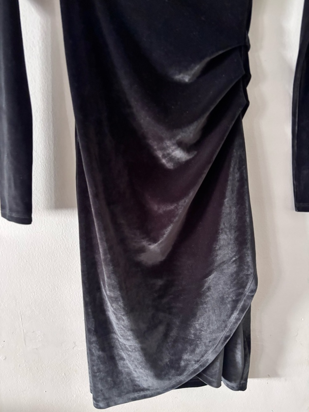 Wilfred Klum Black Long-Sleeve Velvet Wrap Dress - Picture 5 of 8